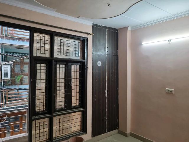 2 BHK Independent Builder Floor in Dwarka Mor for resale New Delhi. The reference number is 20237644