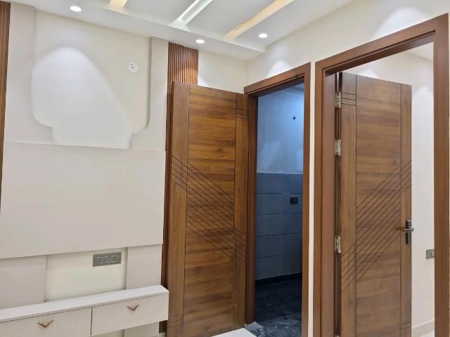 2 BHK Apartment in Dwarka Mor for resale New Delhi. The reference number is 20275026