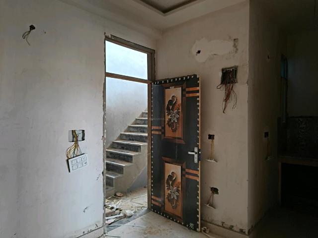 2 BHK Independent Builder Floor in DLF Ankur Vihar for resale Ghaziabad. The reference number is 20580970