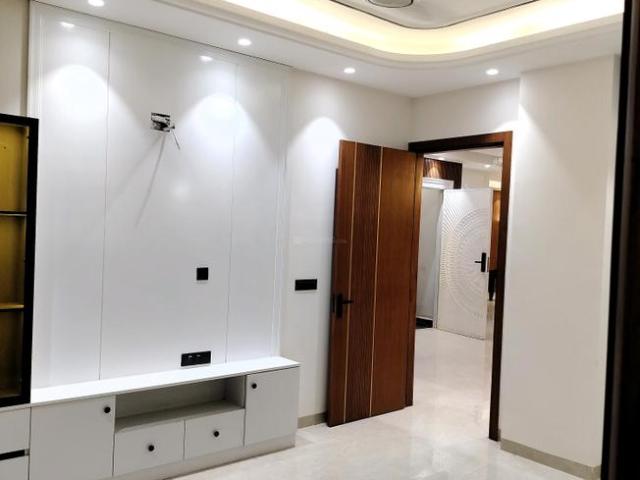 2 BHK Independent Builder Floor in DLF Phase 5 for rent Gurgaon. The reference number is 19895016