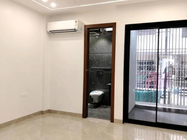 2 BHK Independent Builder Floor in DLF Phase 5 for rent Gurgaon. The reference number is 20722023