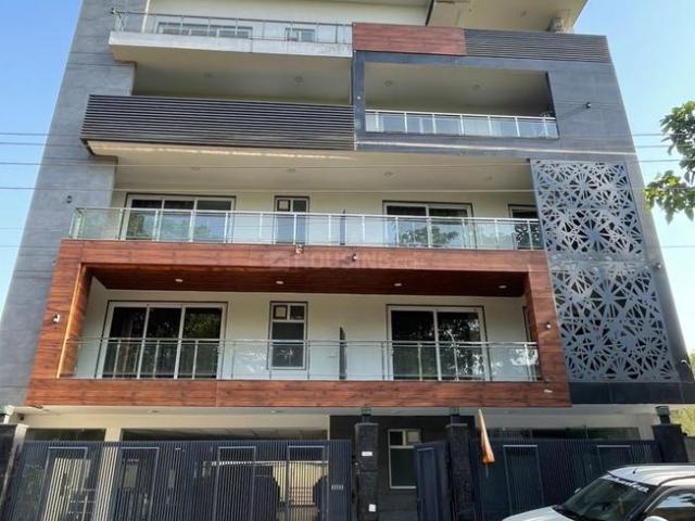 2 BHK Independent Builder Floor in DLF Phase 5 for rent Gurgaon. The reference number is 20283785