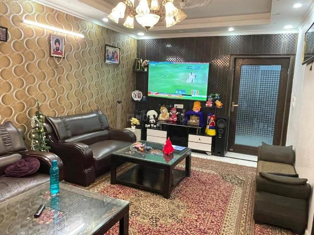 2 BHK Independent Builder Floor in East Of Kailash for resale New Delhi. The reference number is 19104115