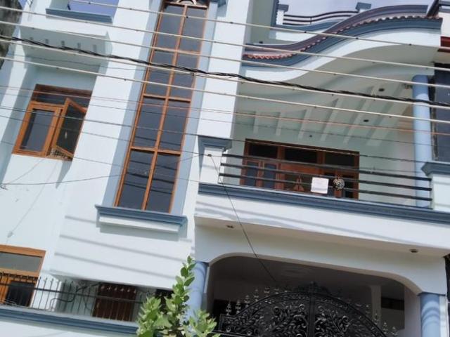 2 BHK Independent Builder Floor in Gomti Nagar for rent Lucknow. The reference number is 8280099