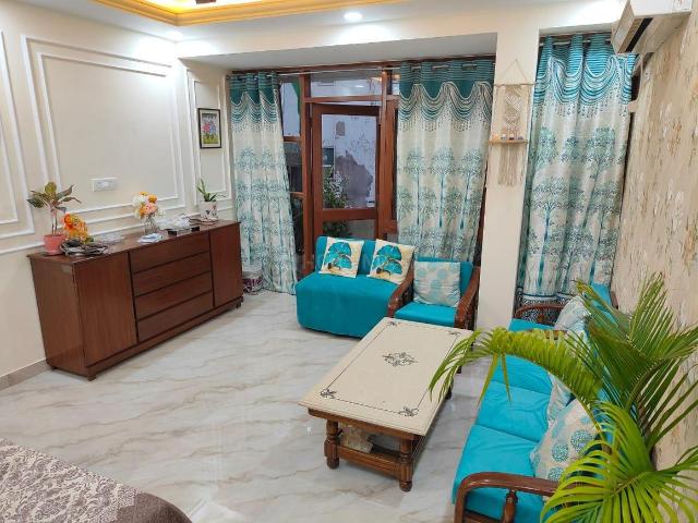 2 BHK Independent Builder Floor in Hauz Khas for resale South Delhi. The reference number is 16952216