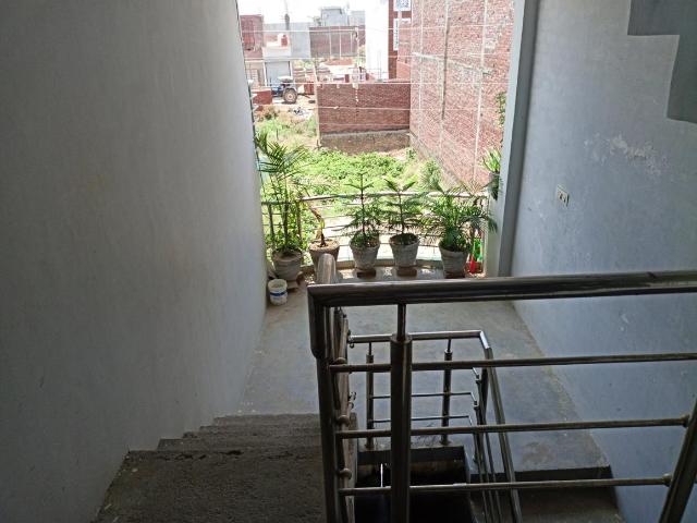 2 BHK Independent Builder Floor in Kargaina for rent Bareilly. The reference number is 9585954