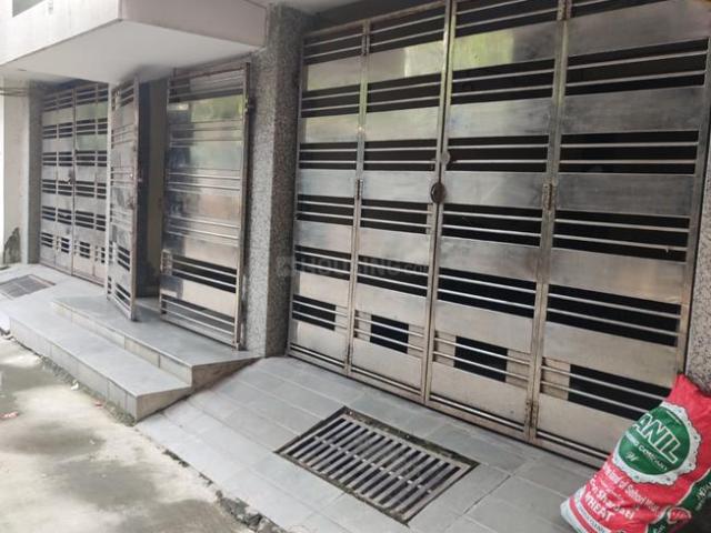 2 BHK Independent Builder Floor in Krishna Nagar for resale New Delhi. The reference number is 6639973