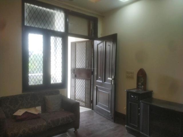 2 BHK Independent Builder Floor in Lajpat Nagar for rent New Delhi. The reference number is 20667686