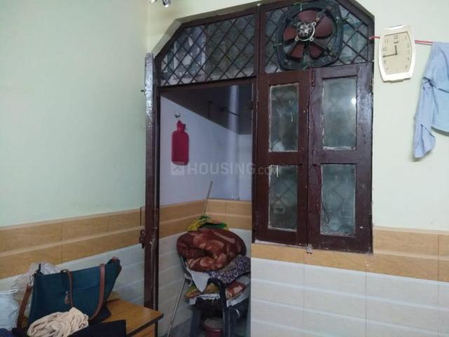 2 BHK Independent Builder Floor in Laxmi Nagar for resale New Delhi. The reference number is 5330074