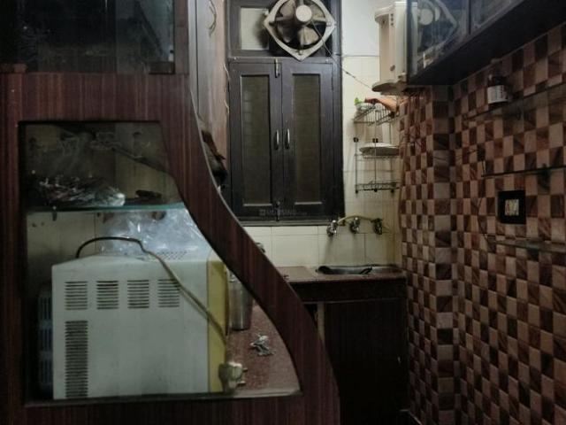 2 BHK Independent Builder Floor in Laxmi Nagar for resale New Delhi. The reference number is 6649397
