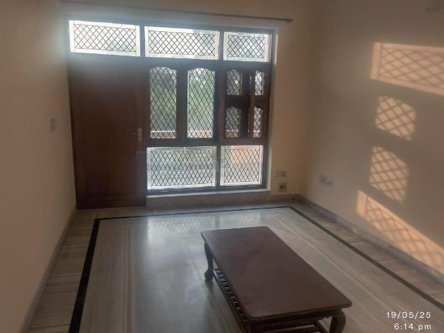 2 BHK Independent Builder Floor in Palam Vihar for rent Gurgaon. The reference number is 20110529