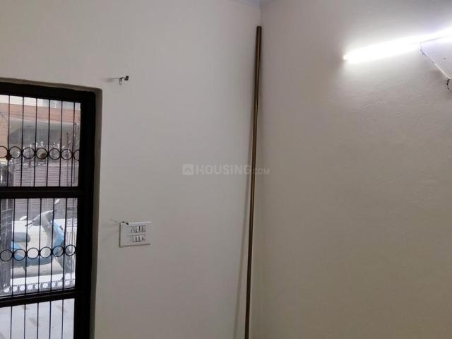 2 BHK Independent Builder Floor in Paschim Vihar for rent New Delhi. The reference number is 20571587