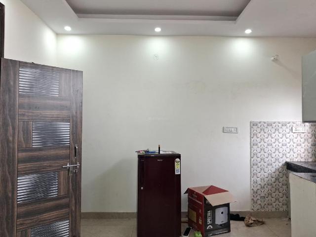 2 BHK Independent Builder Floor in Patel Nagar for rent New Delhi. The reference number is 17396017