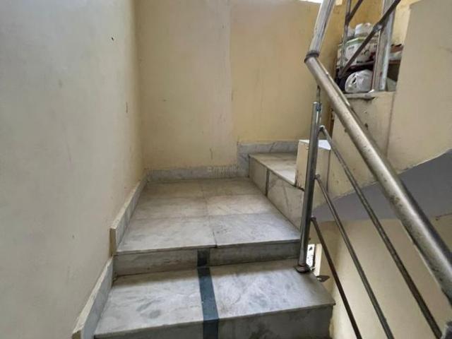 2 BHK Independent Builder Floor in Patel Nagar for resale Delhi Central. The reference number is 10908198