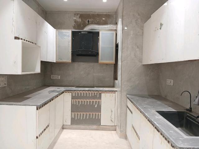 2 BHK Independent Builder Floor in Patel Nagar for resale Delhi Central. The reference number is 17557364