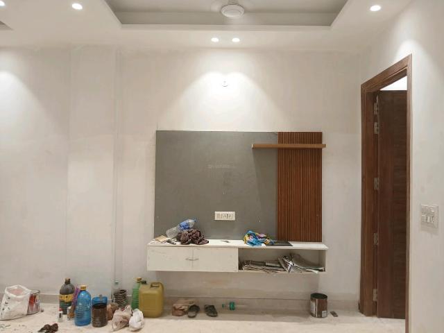 2 BHK Independent Builder Floor in Patel Nagar for resale Delhi Central. The reference number is 17557308