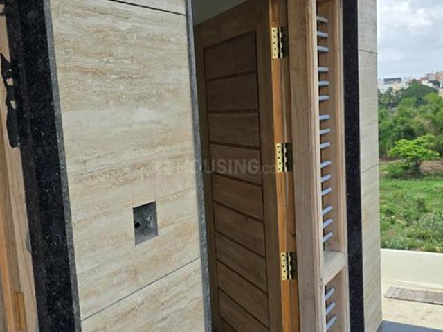 2 BHK Independent Builder Floor in Phase 2 Block 6 for rent Bengaluru. The reference number is 20850778