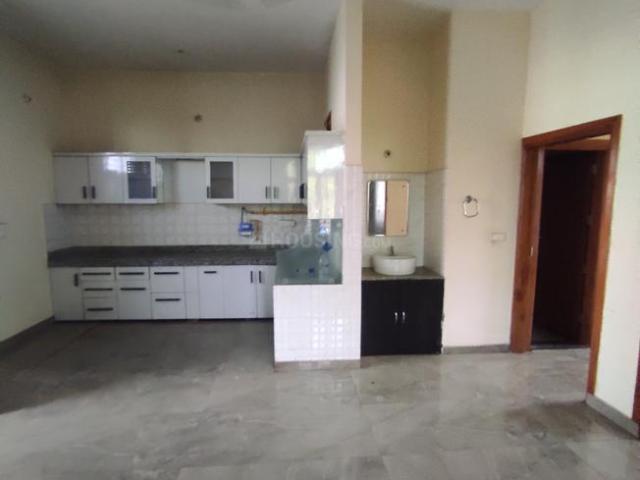 2 BHK Independent Builder Floor in Rakshapuram for rent Meerut. The reference number is 20604913
