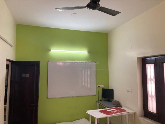 2 BHK Independent Builder Floor in Ramesh Nagar for rent New Delhi. The reference number is 18574739