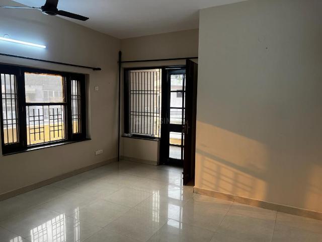 2 BHK Independent Builder Floor in Ramesh Nagar for rent New Delhi. The reference number is 19768026