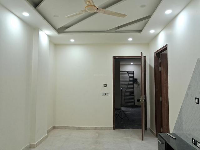 2 BHK Independent Builder Floor in Ramesh Nagar for rent New Delhi. The reference number is 19272701