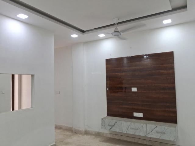 2 BHK Independent Builder Floor in Ramesh Nagar for rent New Delhi. The reference number is 20484119