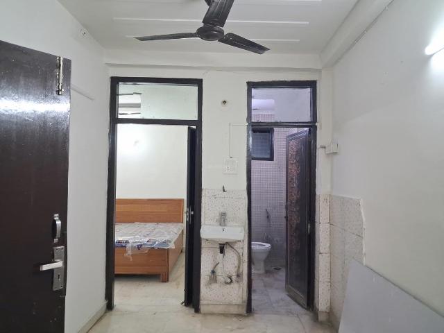 2 BHK Independent Builder Floor in Ramesh Nagar for resale New Delhi. The reference number is 20560765