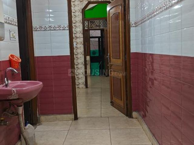 2 BHK Independent Builder Floor in Subhash Nagar for rent New Delhi. The reference number is 18311303