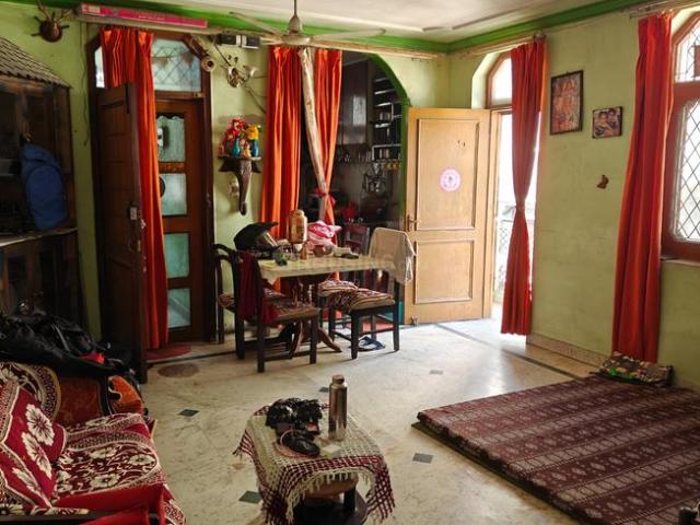 2 BHK Independent Builder Floor in Sant Nagar for resale New Delhi. The reference number is 19612764