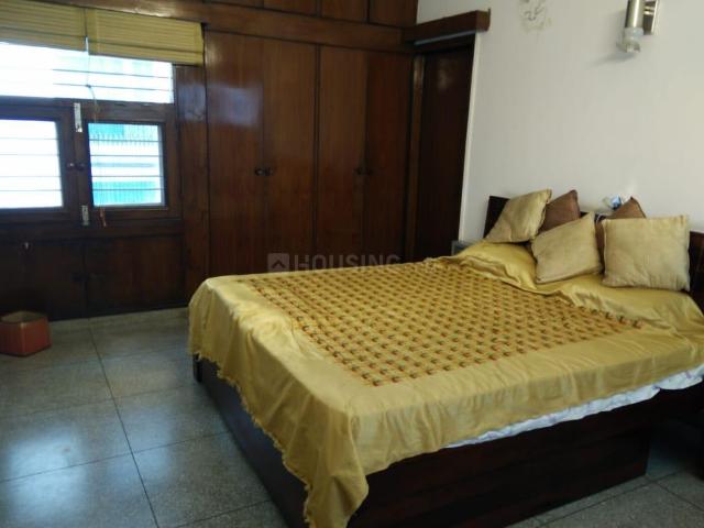 2 BHK Independent Builder Floor in Sarvapriya Vihar for rent New Delhi. The reference number is 2624832