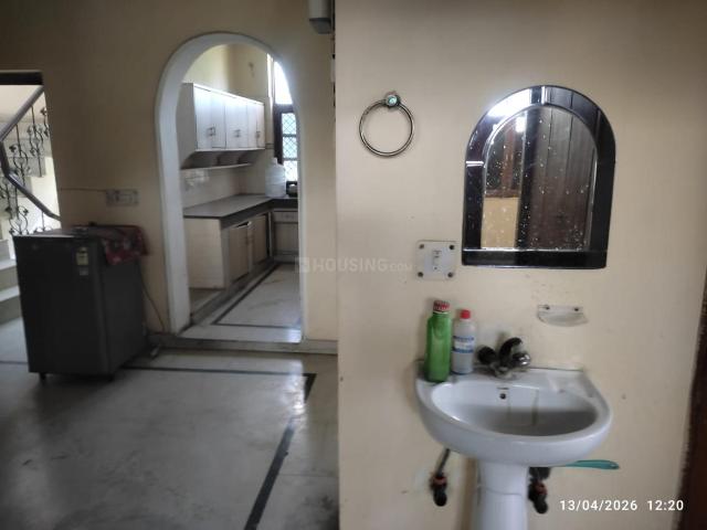 2 BHK Independent Builder Floor in Sector 41 for rent Noida. The reference number is 19995119