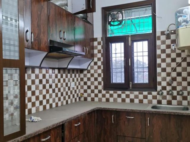 2 BHK Independent Builder Floor in Sector 8 Dwarka for resale New Delhi. The reference number is 16592417