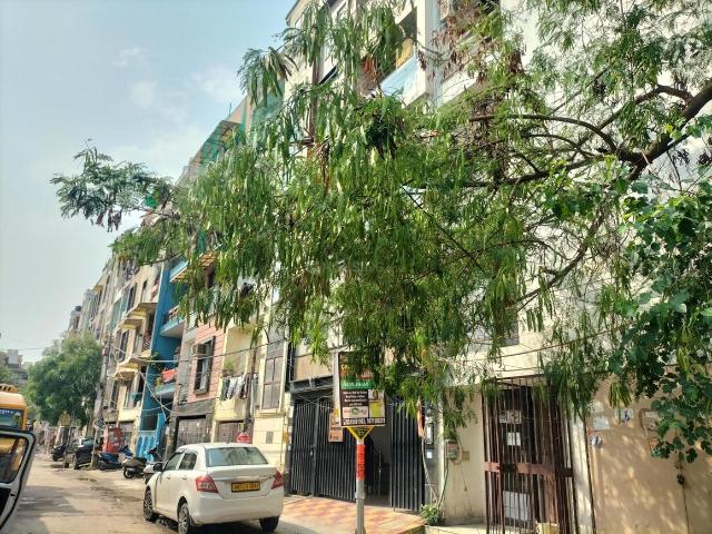2 BHK Independent Builder Floor in Sector 8 Dwarka for resale New Delhi. The reference number is 20725822