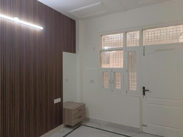 2 BHK Independent Builder Floor in Sector 24 Rohini for resale New Delhi. The reference number is 18784600