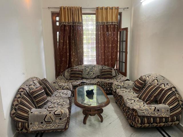 2 BHK Independent Builder Floor in Sector 32A for rent Ludhiana. The reference number is 20477224
