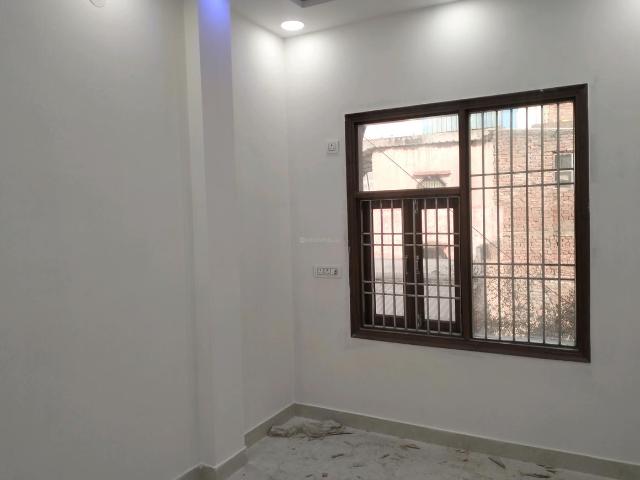 2 BHK Independent Builder Floor in Shastri Nagar for resale New Delhi. The reference number is 19172727