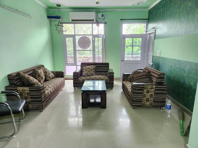 2 BHK Independent Builder Floor in Utrathiya for rent Zirakpur. The reference number is 21004446