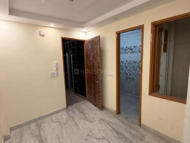 2 BHK Independent Builder Floor in Uttam Nagar for rent New Delhi. The reference number is 18947360