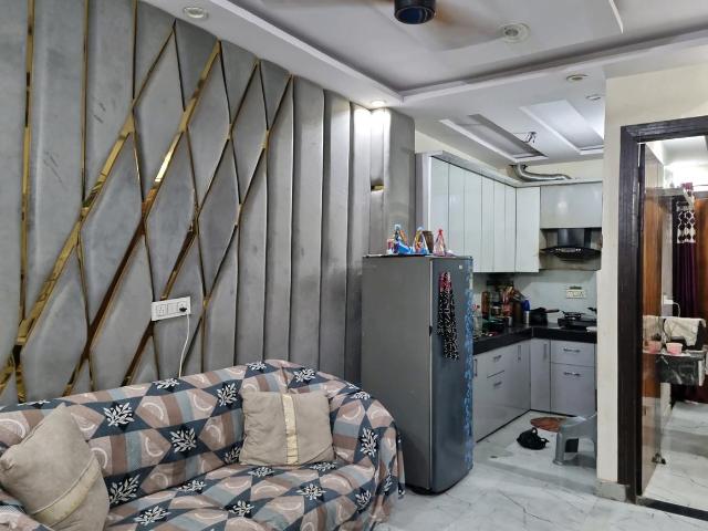 2 BHK Independent Builder Floor in Uttam Nagar for resale New Delhi. The reference number is 20738876