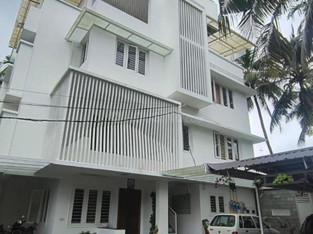2 BHK Independent Builder Floor in Vyttila for rent Kochi. The reference number is 18234037