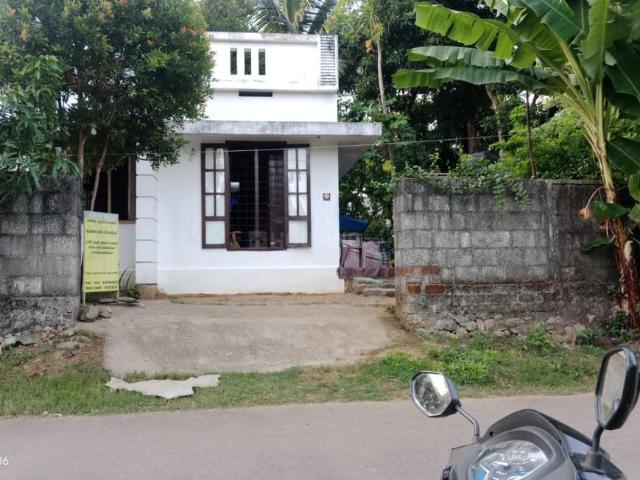 2 BHK Independent House in Aluva for resale Aluva. The reference number is 17625176