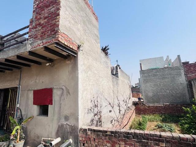 2 BHK Independent House in Bakhtawar Pur Village for resale New Delhi. The reference number is 20252800