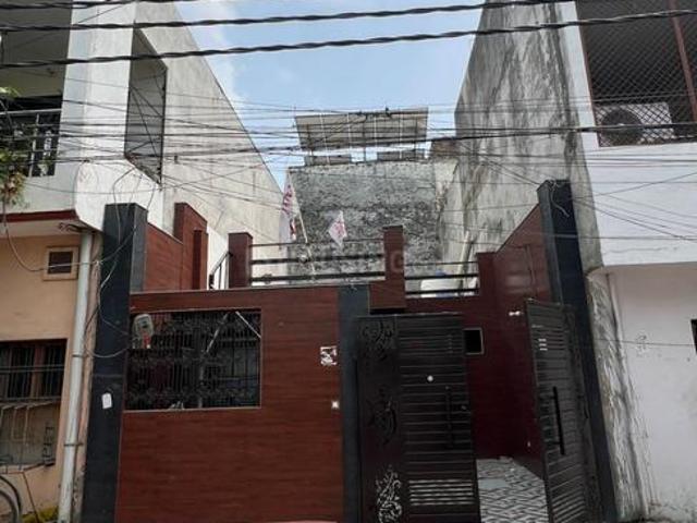 2 BHK Independent House in Indira Nagar for resale Sitapur Road. The reference number is 17628006