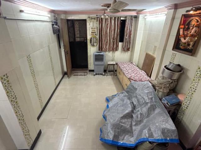 2 BHK Independent House in Kandivali West for resale Western Suburbs. The reference number is 17373331