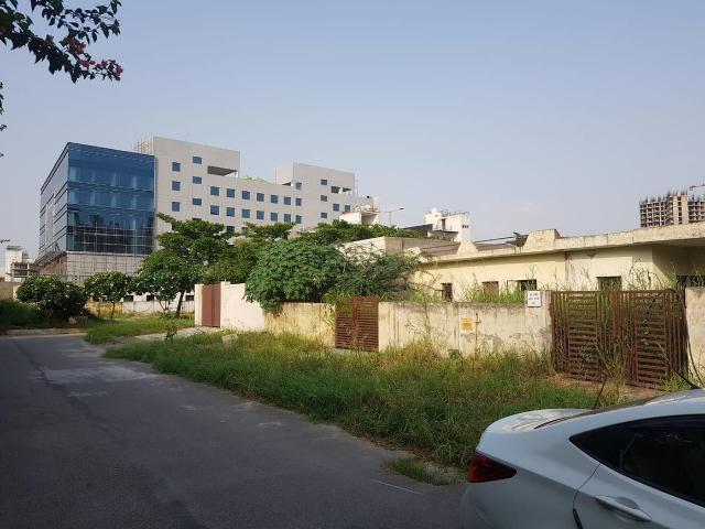 2 BHK Independent House in Sector 133 for resale Noida Greater Noida Expressway. The reference number is 6332410