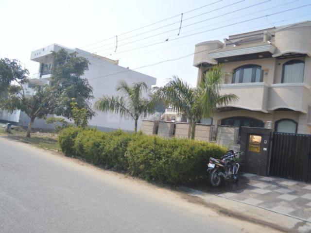 2 BHK Independent House in Sector 14 for rent Gurgaon. The reference number is 20233338