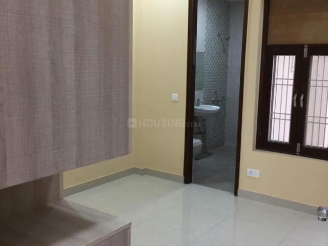 2 BHK Independent House in Sector 30 for rent Noida. The reference number is 20939178