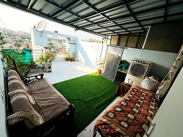 2 BHK Penthouse in Jivrajpark for rent Ahmedabad. The reference number is 18941289