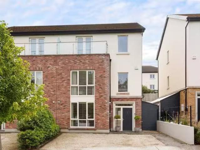 2 Blackberry Hill, Golf Lane, Carrickmines, Dublin 18