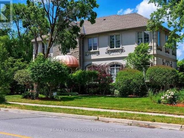 2 Bond Avenue, Toronto, ON, M3B 1L8 house for sale | Listing ID C13474 | Royal LePage